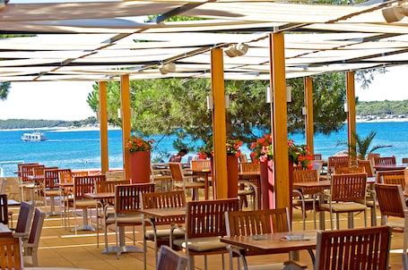 Beach bar. Arena Hotel Holiday