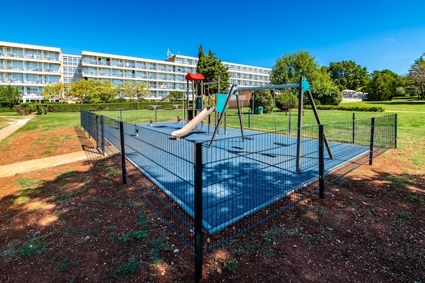 Children’s play area – outdoor
