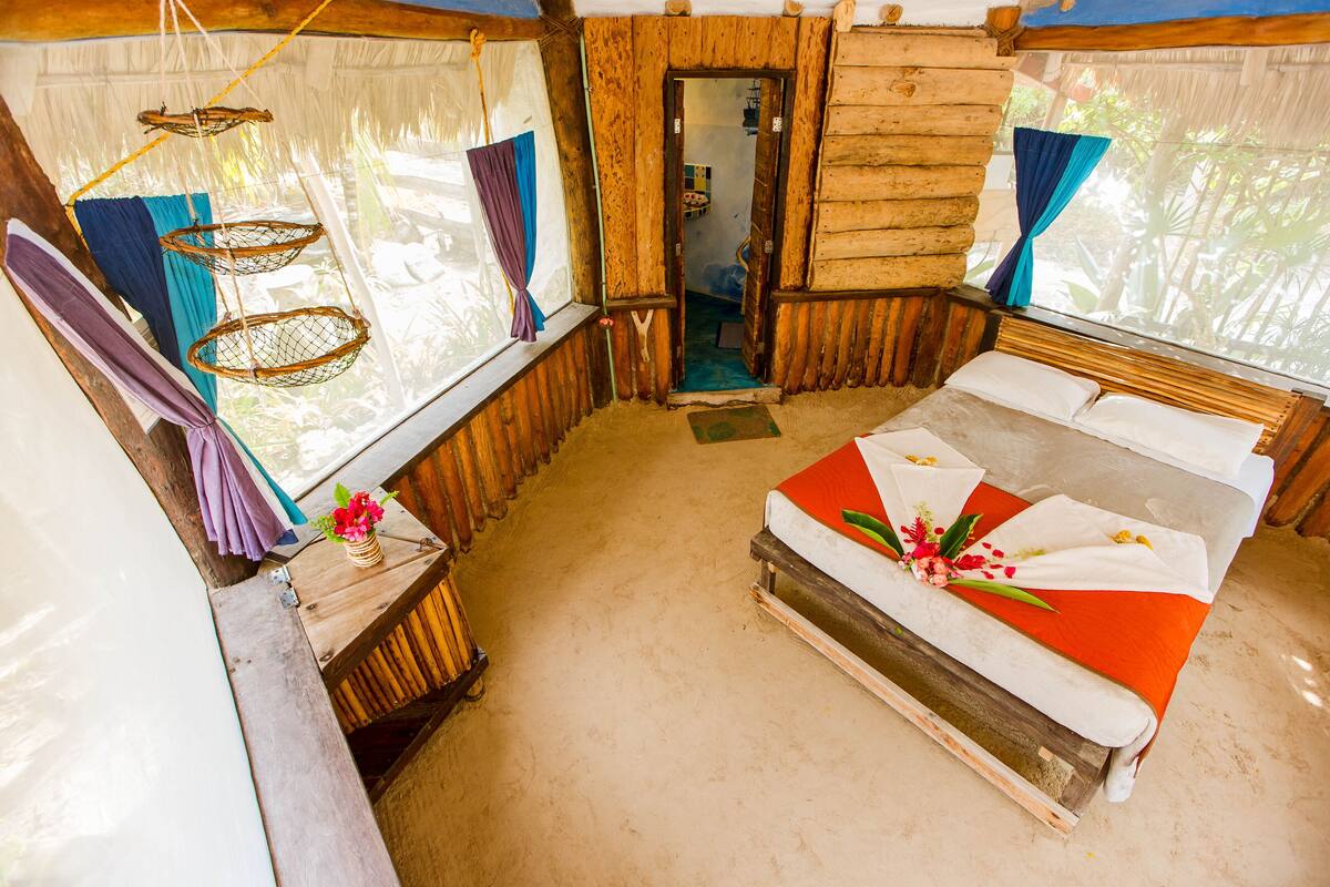 In-room safe, blackout drapes, WiFi (free)