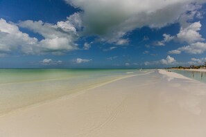 Beach - Cabañas Ida y Vuelta  (Isla Holbox)