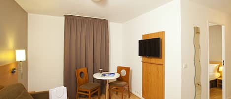 Studio | Skrivbord och gratis wi-fi