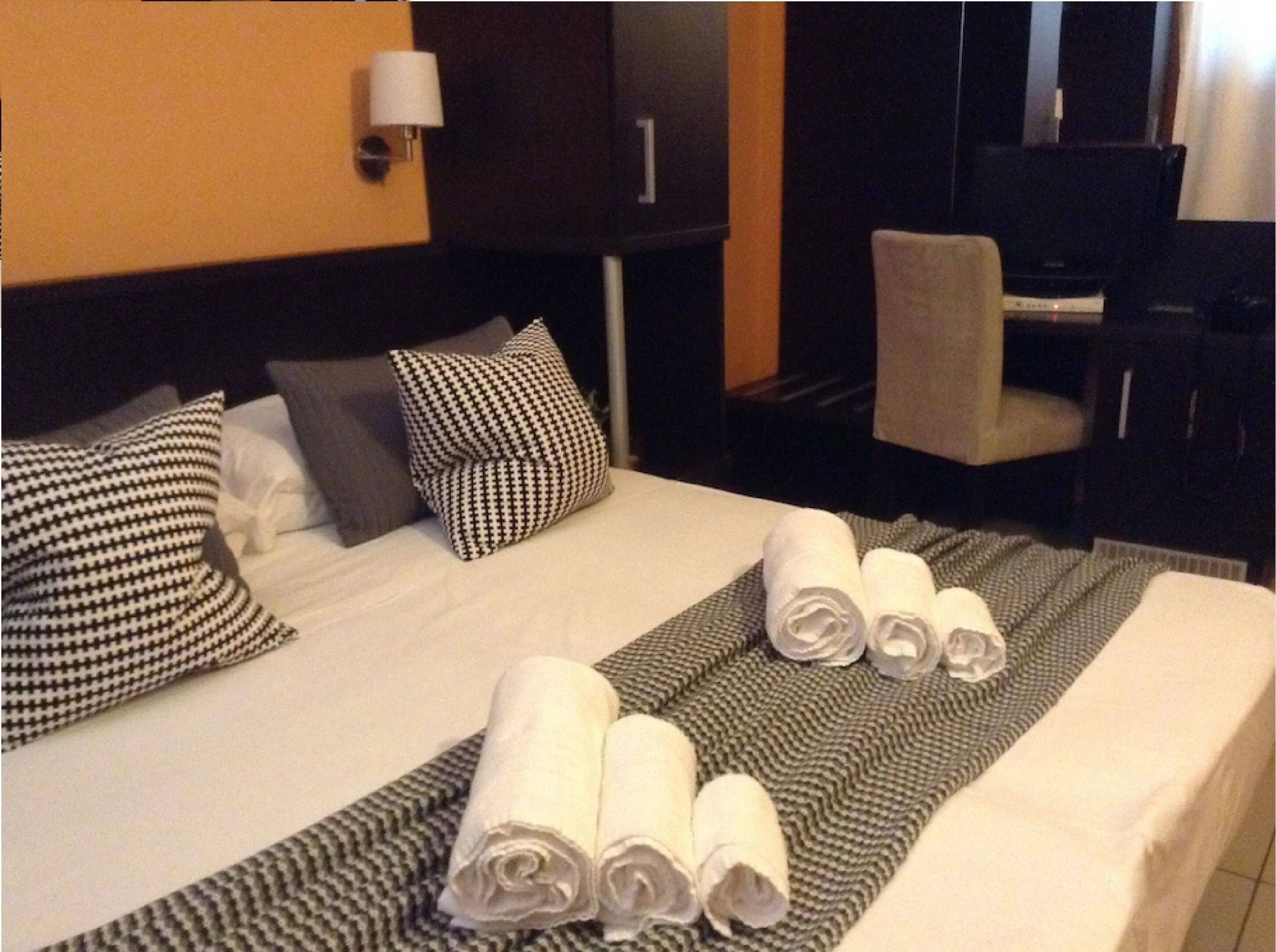 Basic Double Room | Minibar, in-room safe, blackout drapes, free WiFi