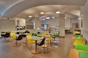 Päivittäinen buffetaamiainen (10 EUR per henkilö)