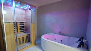 ห้องสแตนดาร์ด (DBL room with private wellness) | ห้องน้ำ | ฝักบัว, ไดร์เป่าผม, ผ้าเช็ดตัว
