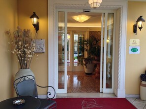 مدخل المنشأة