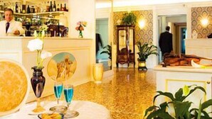 Bar (on property) - Hotel Doge (Vicenza)