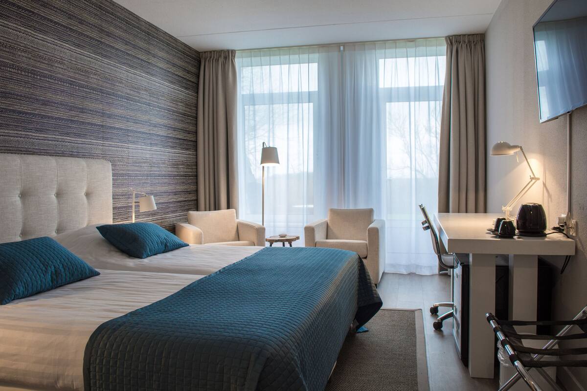 deluxe double room | in-room safe, desk, free wifi, bed sheets