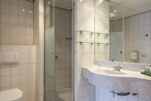 Standard Double Room (shower) | Bathroom | Hair dryer, towels