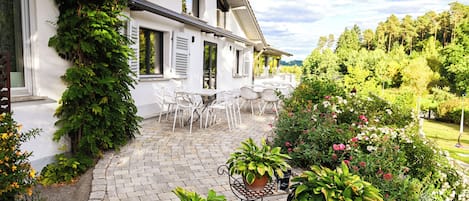 Breakfast, lunch, dinner served; German cuisine, garden views