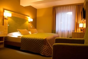 Premium bedding, pillow-top beds, in-room safe, desk