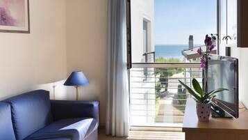 Apartment, 2 Bedrooms (Extra Large) | Living area | Flat-screen TV