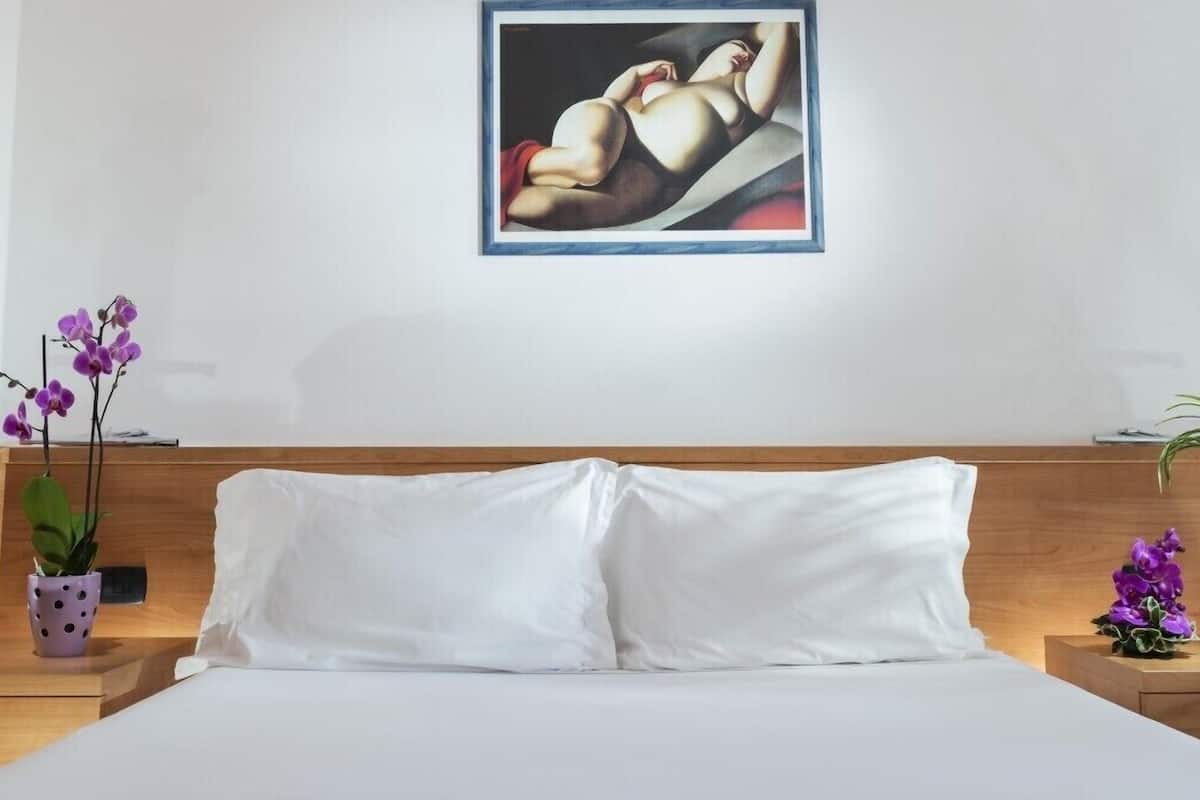 Apartment, 2 Bedrooms (Large) | Minibar, in-room safe, WiFi (free), bed sheets