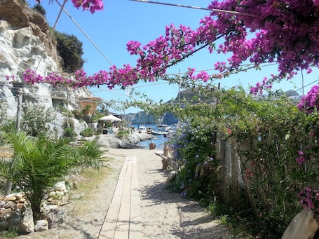 Parco della struttura. Hotel Villaggio dei Pescatori