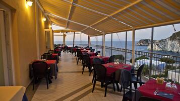 Desayuno buffet incluido todos los días