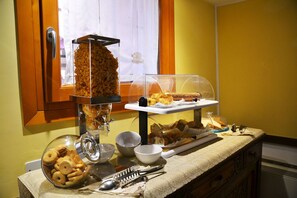 Free daily buffet breakfast  - Oceano Mare (Venice)