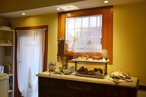 Free daily buffet breakfast  - Oceano Mare (Venice)