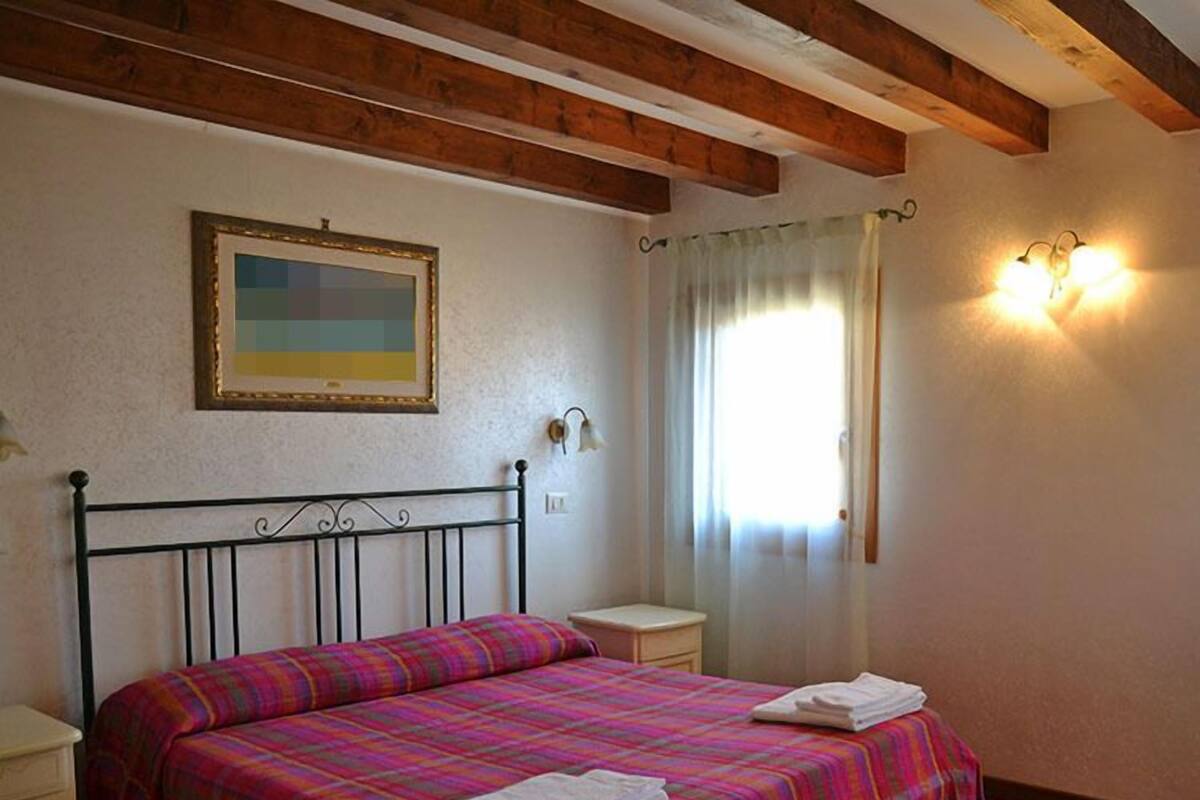 Double or Twin Room | Minibar, rollaway beds (surcharge), WiFi (free)
