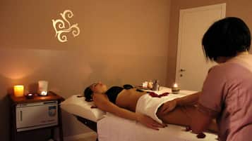 Sauna, Dampfbad, Türkisches Bad/Hamam, Körperbehandlungen, Aromatherapie