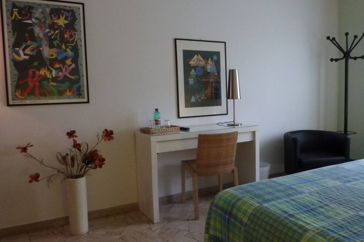 Double Room, Shared Bathroom | Desk, WiFi (free), individually decorated, individually furnished