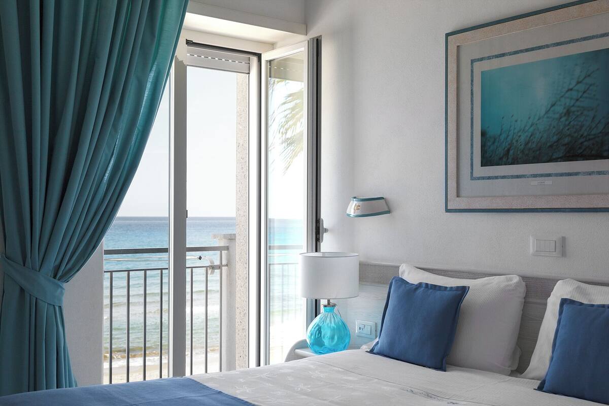 double room, sea view (marina) | minibar, in-room safe, desk, free wifi