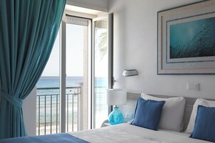 Camera doppia, vista mare (Marina) | Minibar, una cassaforte in camera, una scrivania, Wi-Fi gratuito