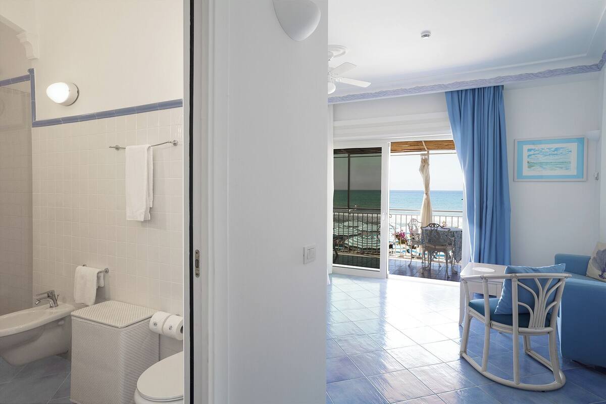 junior studio suite, sea view (solaris) | minibar, in-room safe, desk, free wifi