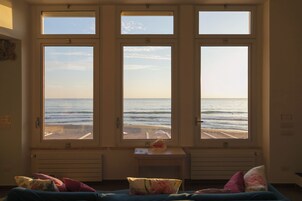 Villa - Fronte Spiaggia (Argonauta) | Minibar, una cassaforte in camera, una scrivania, Wi-Fi gratuito