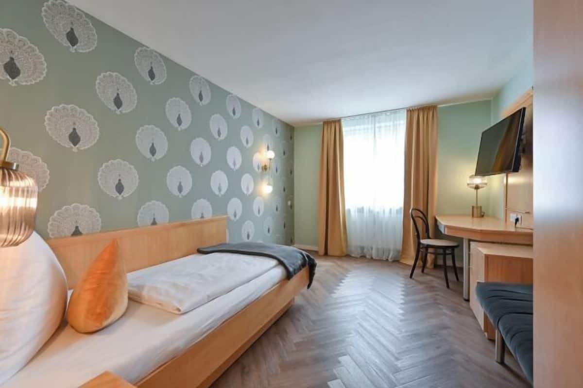 1 bedroom, premium bedding, down duvets, minibar