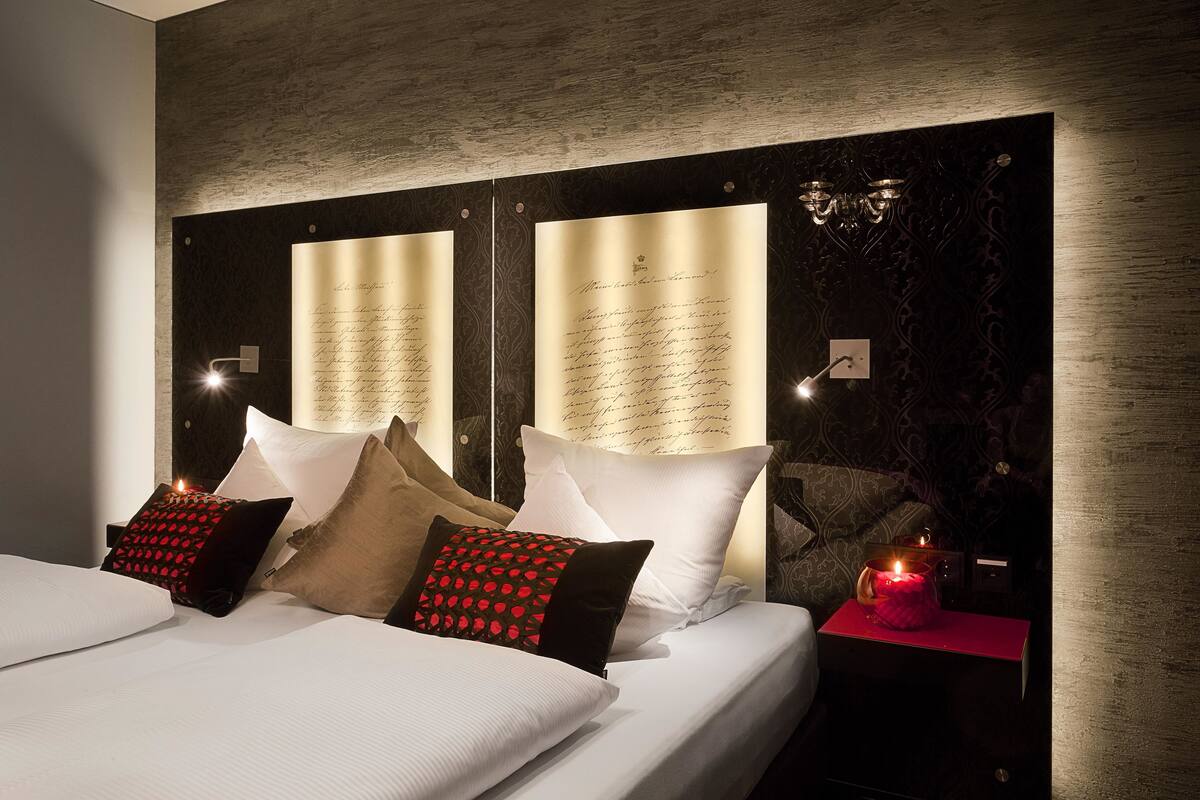 1 bedroom, premium bedding, down duvets, minibar