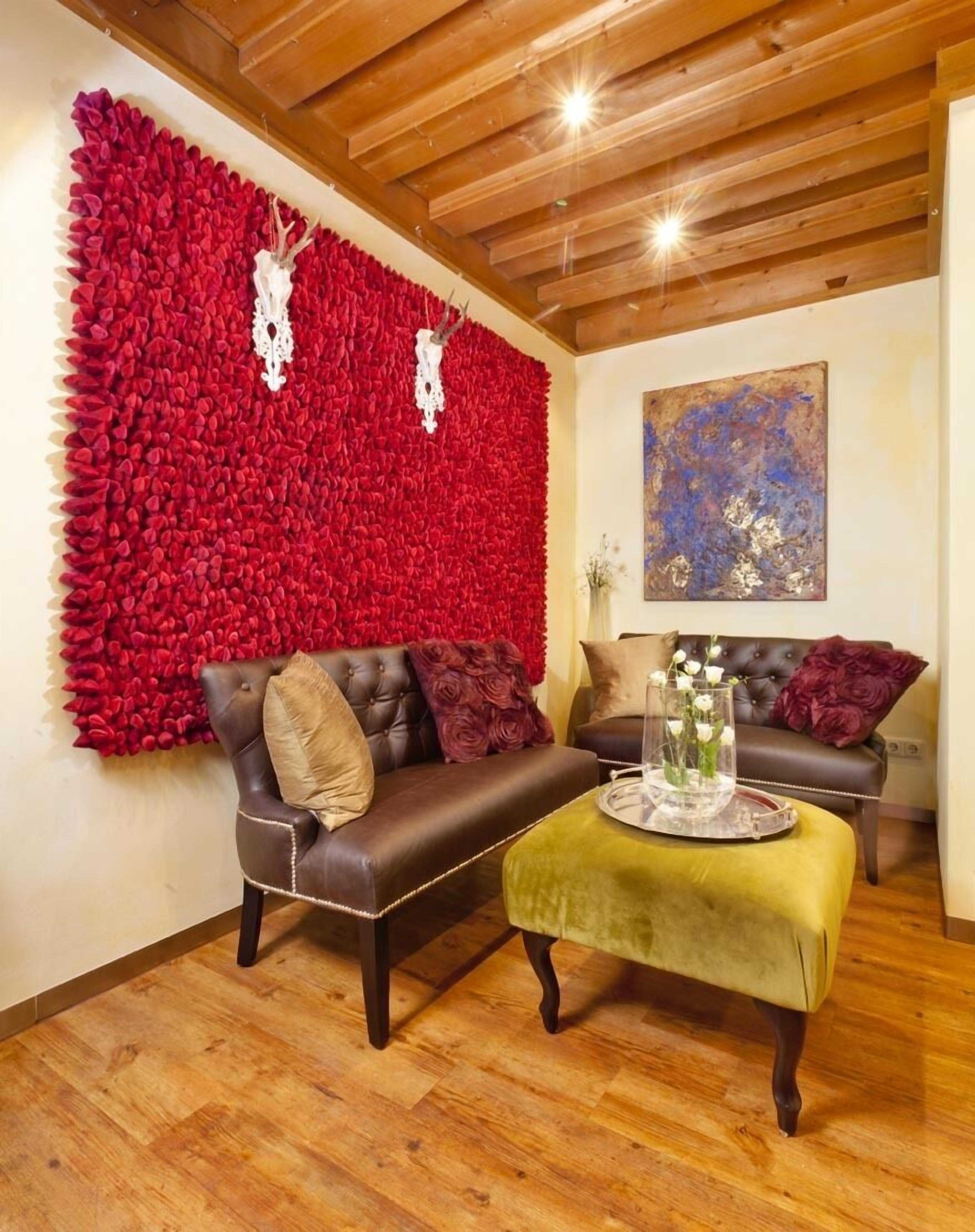 Lobby-lounge