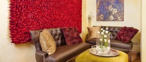 Lobby-lounge