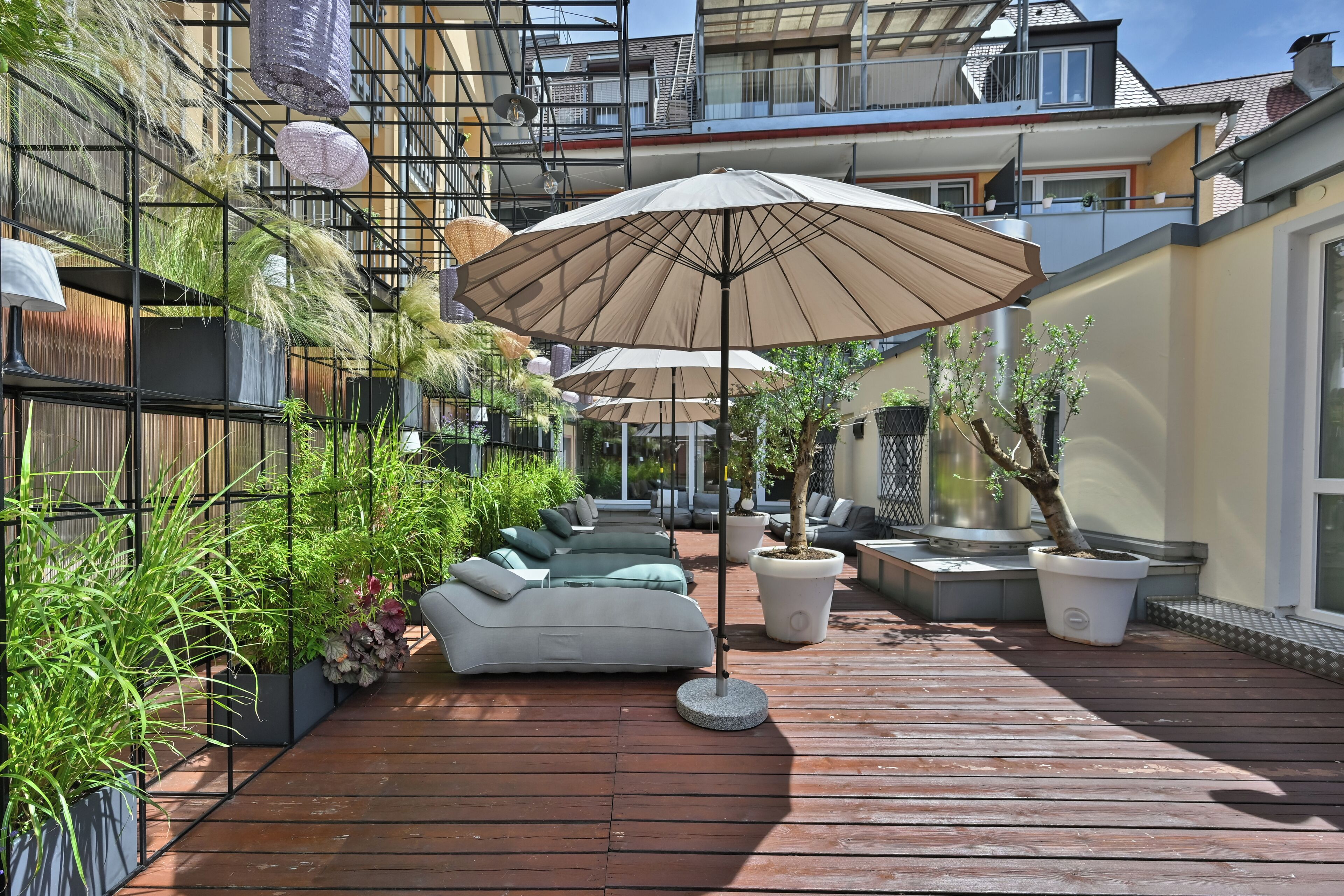 sauna, steam room, deep-tissue massages, sports massages, massages