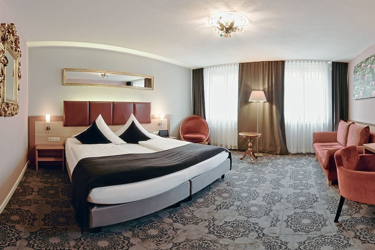 1 bedroom, premium bedding, down duvets, minibar
