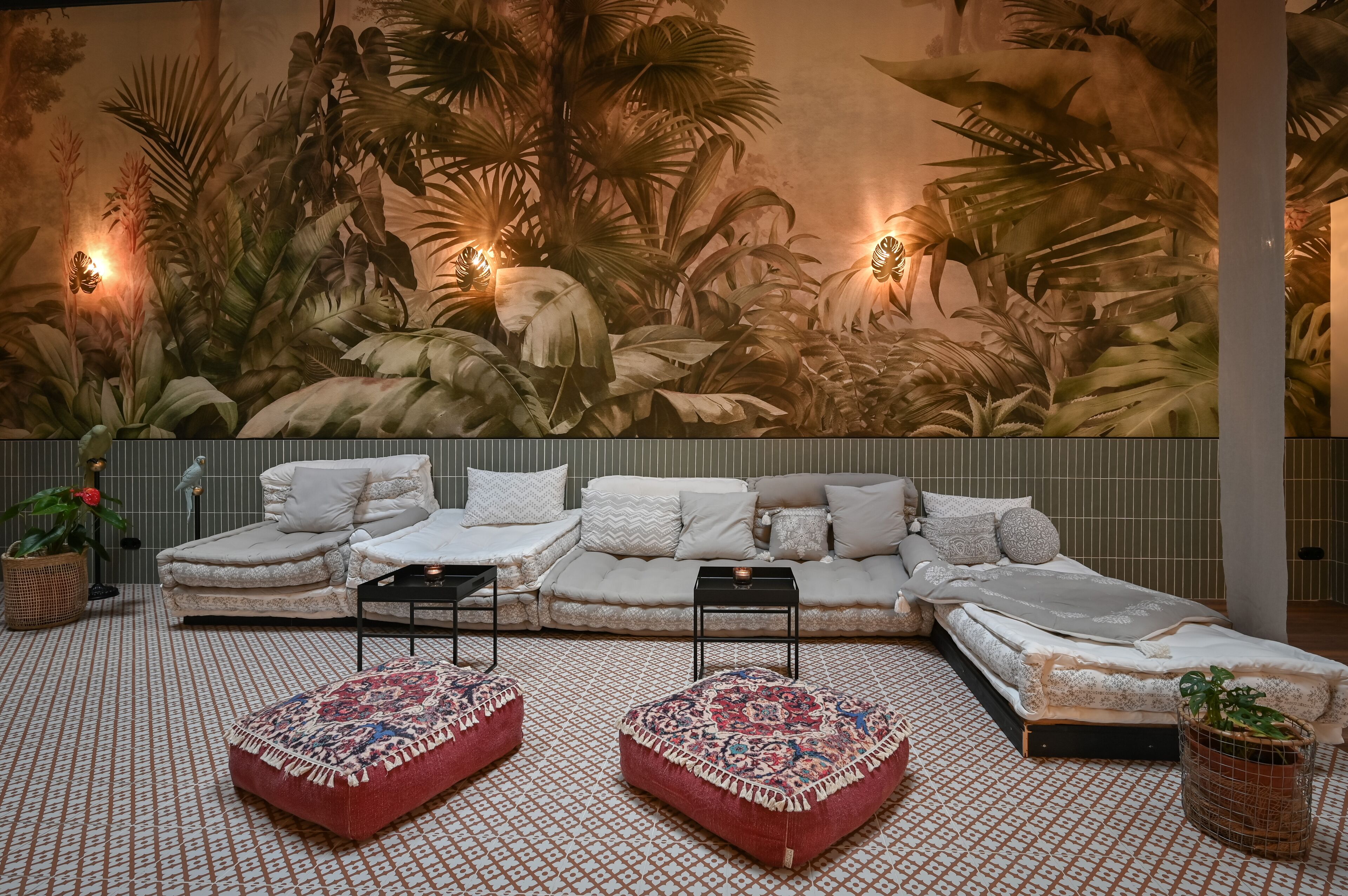 sauna, steam room, deep-tissue massages, sports massages, massages