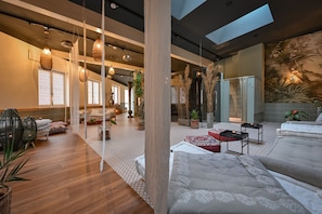 Sauna, steam room, deep-tissue massages, sports massages, massages