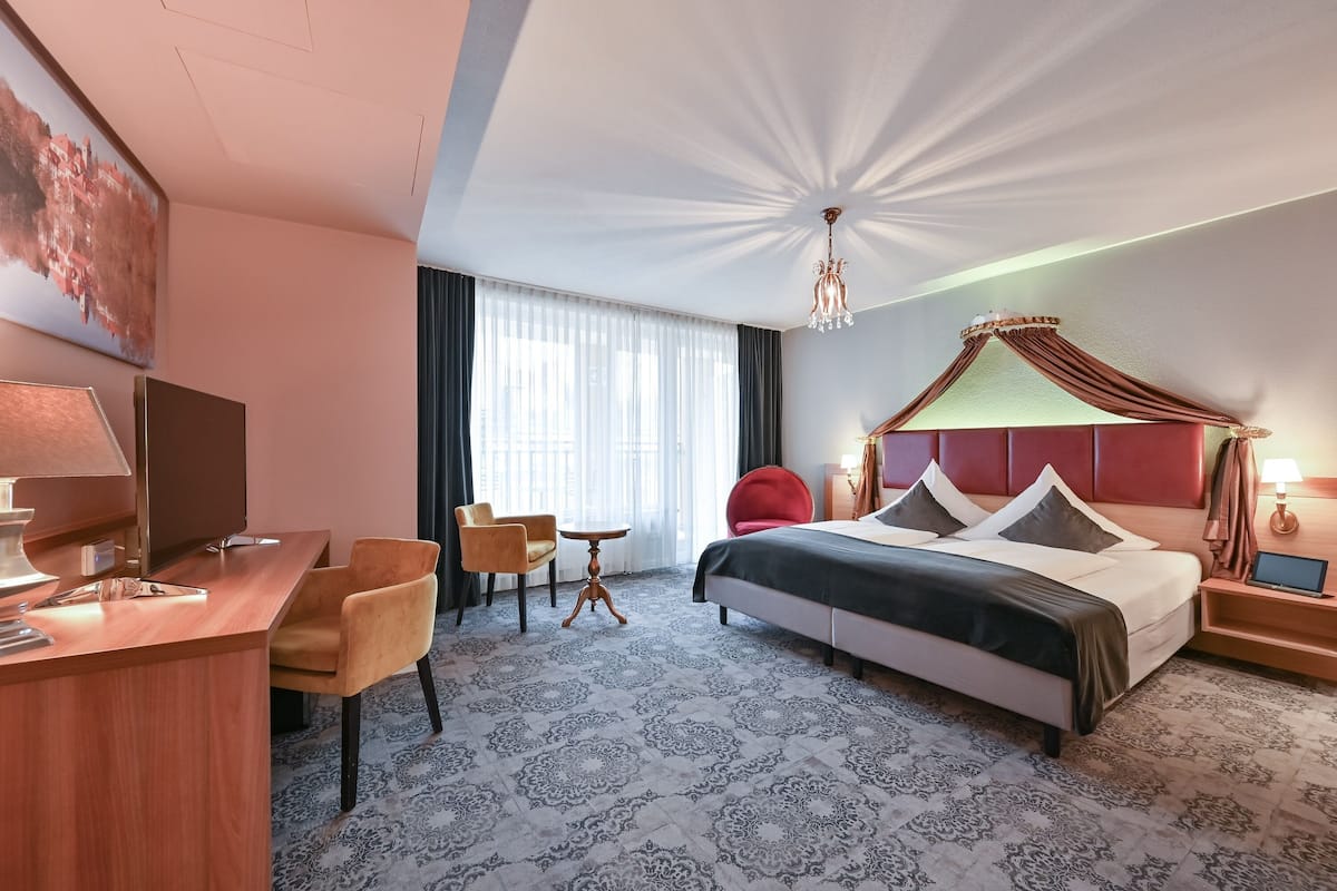 1 bedroom, premium bedding, down duvets, minibar
