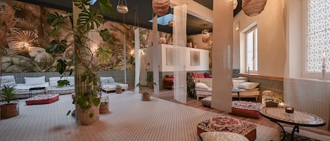 Sauna, steam room, deep-tissue massages, sports massages, massages