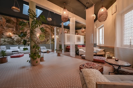 Sauna, steam room, deep-tissue massages, sports massages, massages