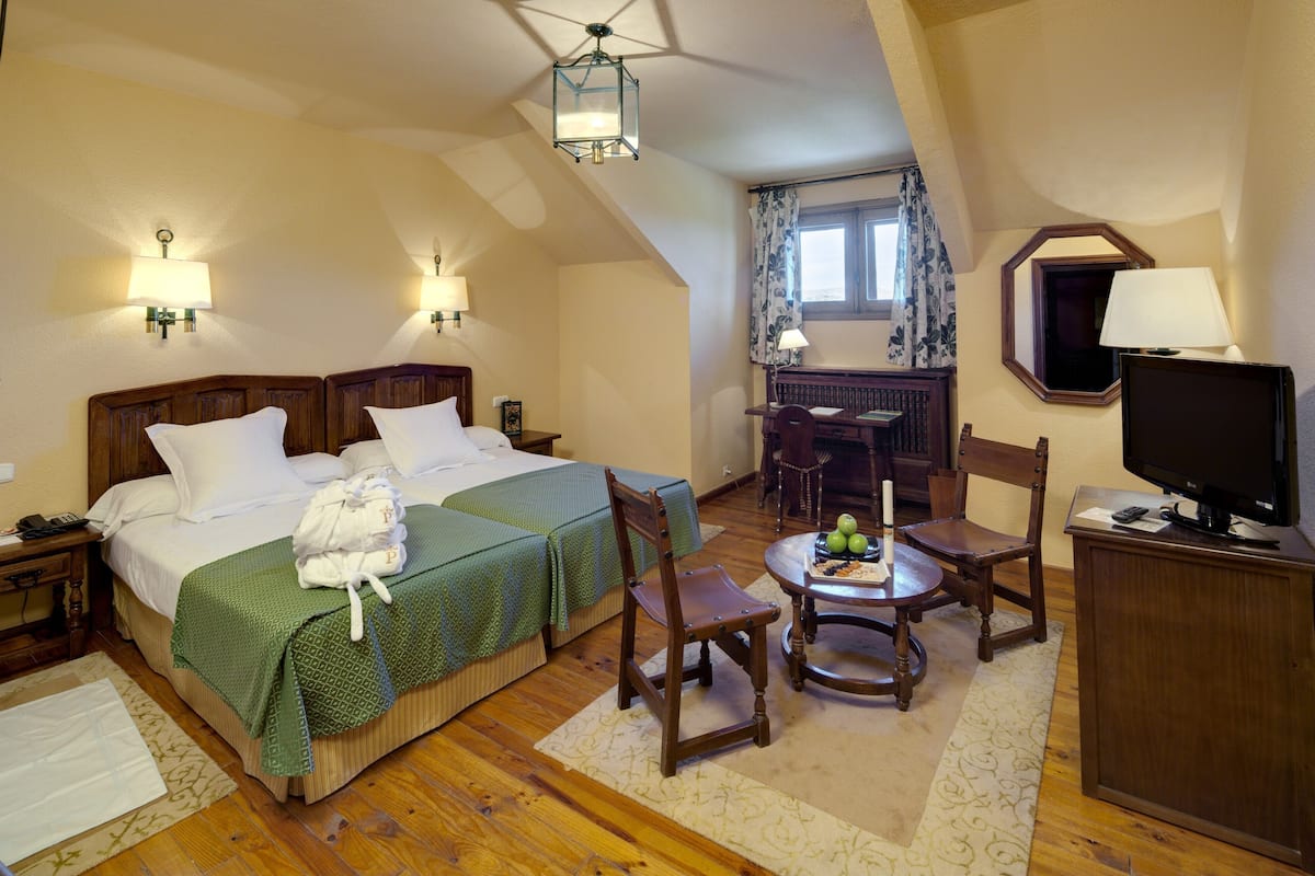 Premium bedding, minibar, in-room safe, iron/ironing board (on request)