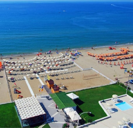 Vista spiaggia/mare. Hotel Torre Del Sole