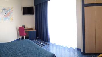 Double Room, Sea View | Minibar, in-room safe, desk, soundproofing