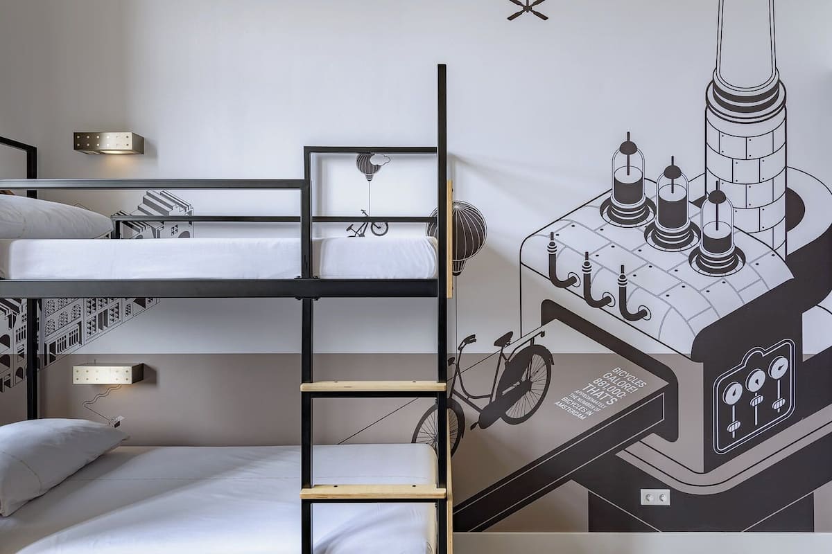 Basic-herbergi fyrir tvo, tvö rúm - einkabaðherbergi (Bunkbed) | Öryggishólf í herbergi, ókeypis þráðlaus nettenging, rúmföt