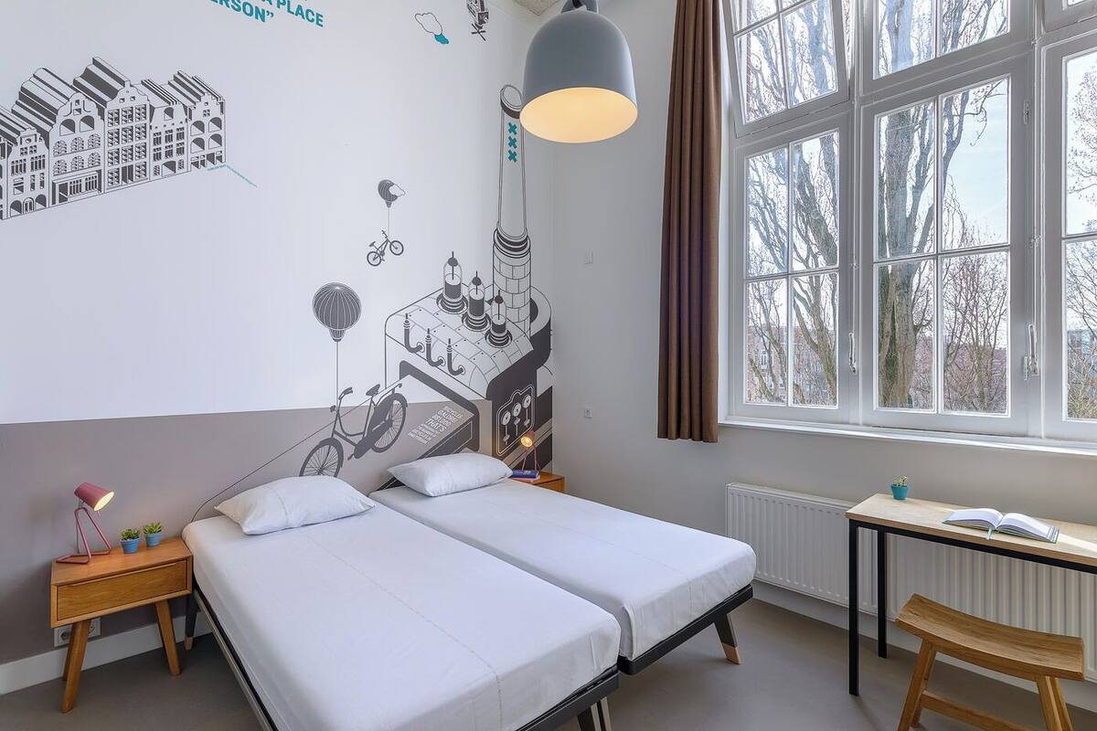 Comfort-herbergi með tvíbreiðu rúmi - einkabaðherbergi | Öryggishólf í herbergi, ókeypis þráðlaus nettenging, rúmföt