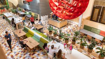 Petit déjeuner continental (9.95 EUR par personne)