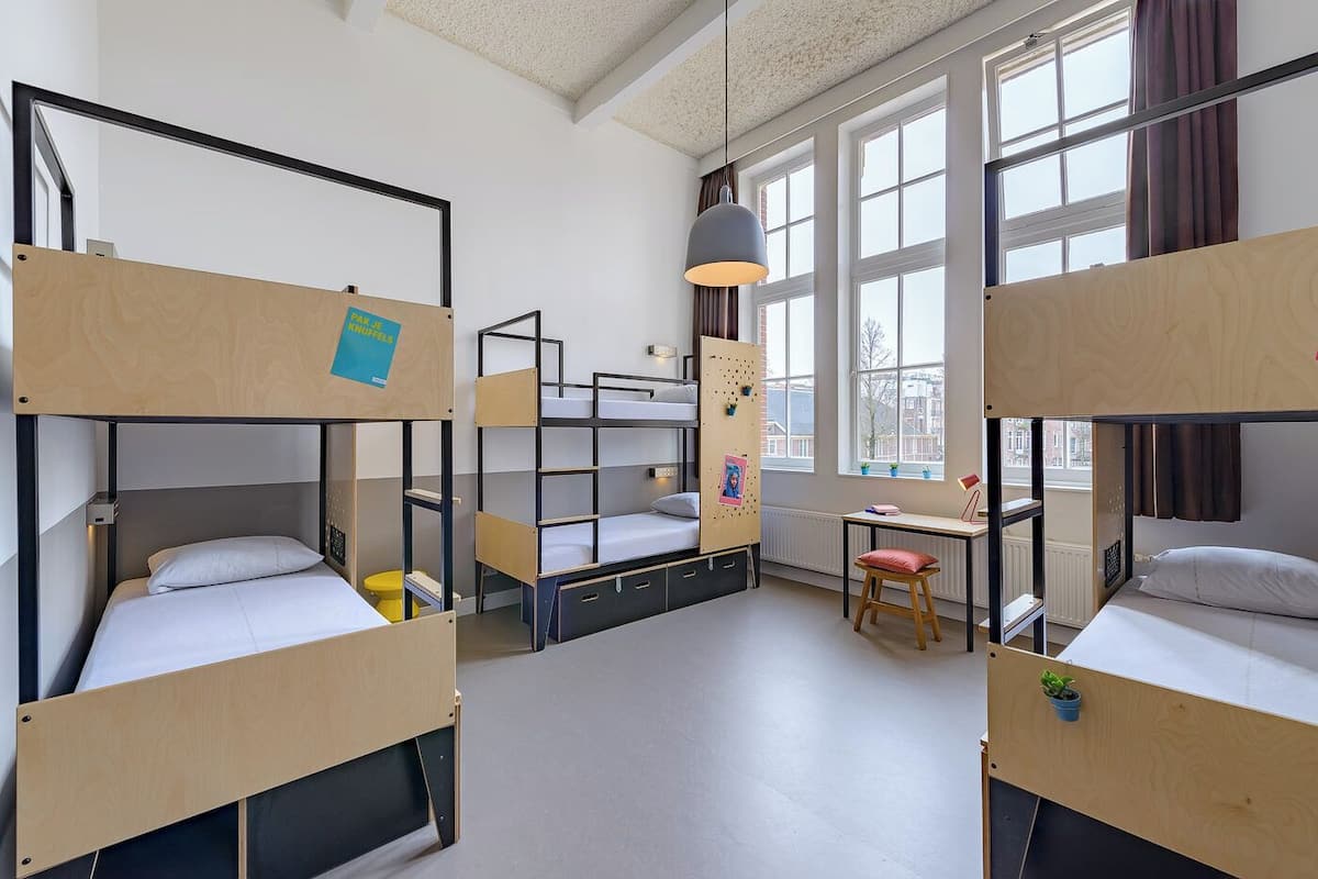 Standard-herbergi - einkabaðherbergi (Bunk beds, 6 persons) | Öryggishólf í herbergi, ókeypis þráðlaus nettenging, rúmföt