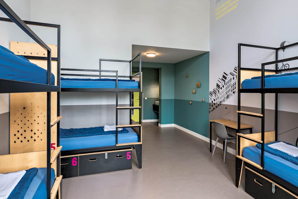 Standard-herbergi - einkabaðherbergi (Bunk beds, 6 persons) | Öryggishólf í herbergi, ókeypis þráðlaus nettenging, rúmföt