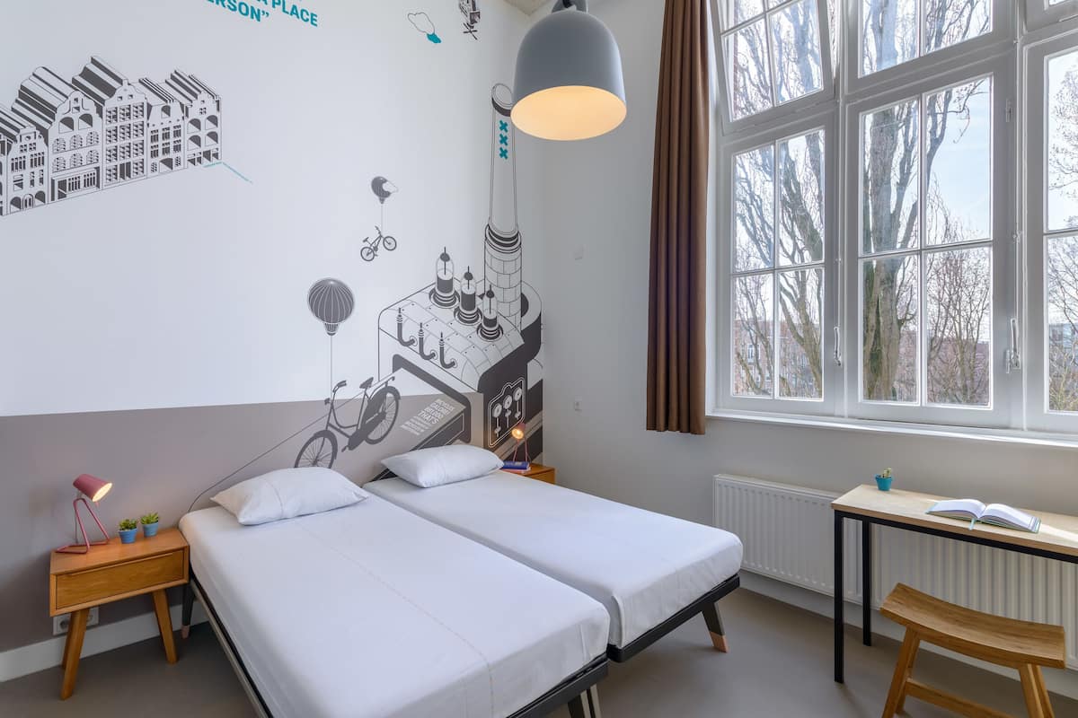 Comfort-herbergi með tvíbreiðu rúmi - einkabaðherbergi | Öryggishólf í herbergi, ókeypis þráðlaus nettenging, rúmföt