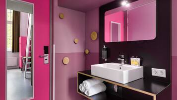 Coffres-forts dans les chambres, Wi-Fi gratuit, draps fournis