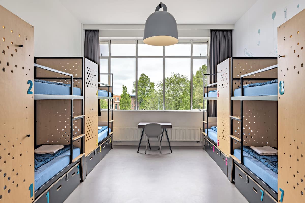 Standard-herbergi fyrir fjóra - einkabaðherbergi (Bunk beds) | Öryggishólf í herbergi, ókeypis þráðlaus nettenging, rúmföt