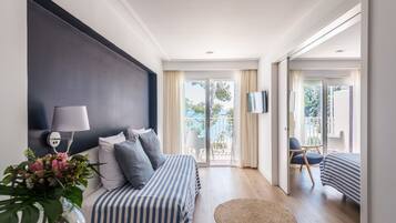 In-room safe, free WiFi, bed sheets